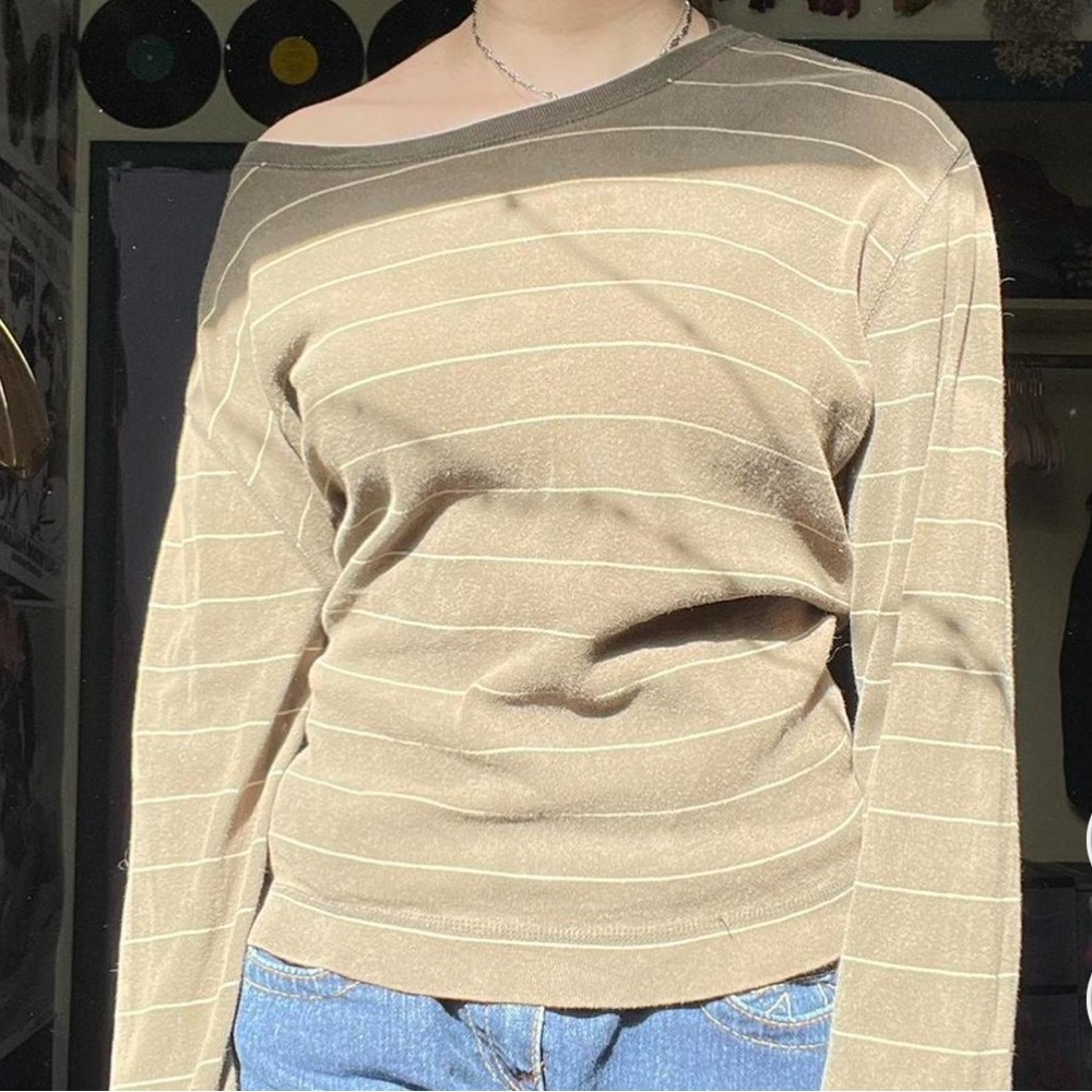 green striped longsleeve🪲🖤